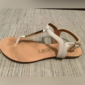 White and gold Calvin Klein thong sandal in sz8